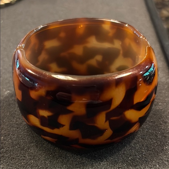 Wide Hinged Tortoise Shell Patterned Bangle Bracelet - Picture 1 of 3